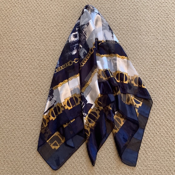 Large silk feeling scarf 39x39 - Picture 3 of 3